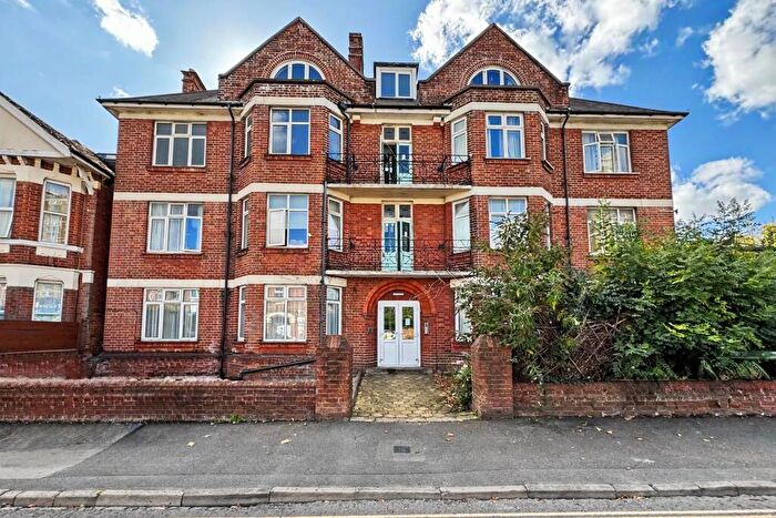 2 Bedroom Flat For Sale In The Avenue, SO14