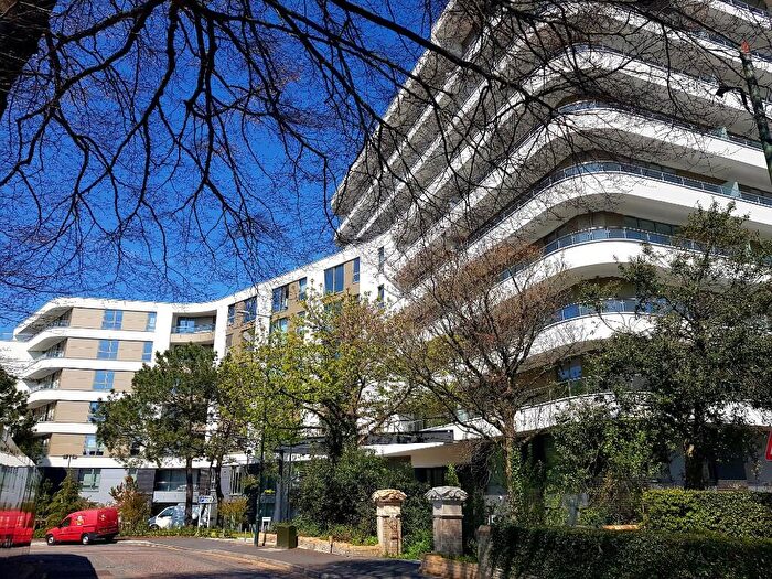 2 Bedroom Flat To Rent In St. Peters Road, Bournemouth, Dorset, BH1