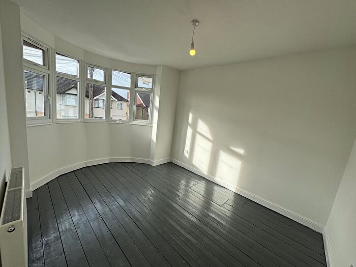 3 Bedroom End Of Terrace House To Rent In Alpha Road, Chingford, E4