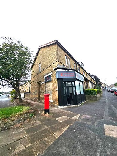 2 Bedroom Flat To Rent In Legrams Lane, Bradford, BD7