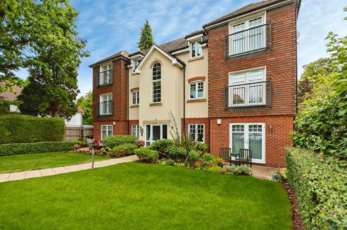 2 Bedroom Flat For Sale In Bucknell Close, Solihull, B91