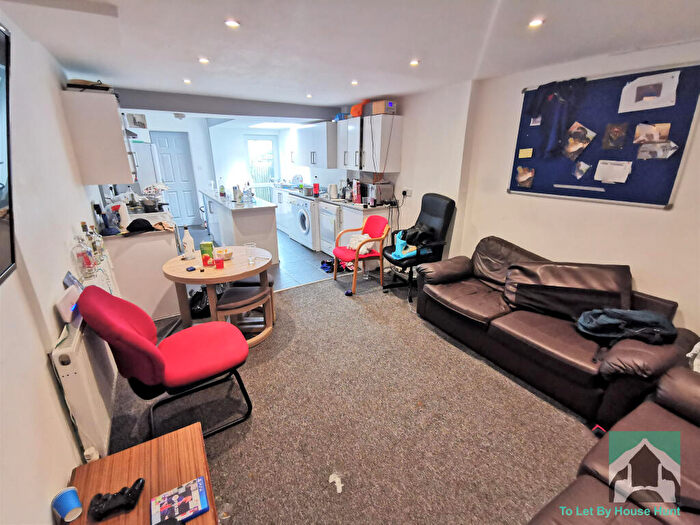5 Bedroom Terraced House To Rent In Newton Grove, Birmingham, B29
