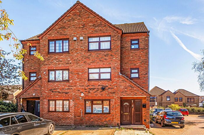 5 Bedroom Semi-Detached House For Sale In Oban Court, Mondem Lane, Slough, SL1