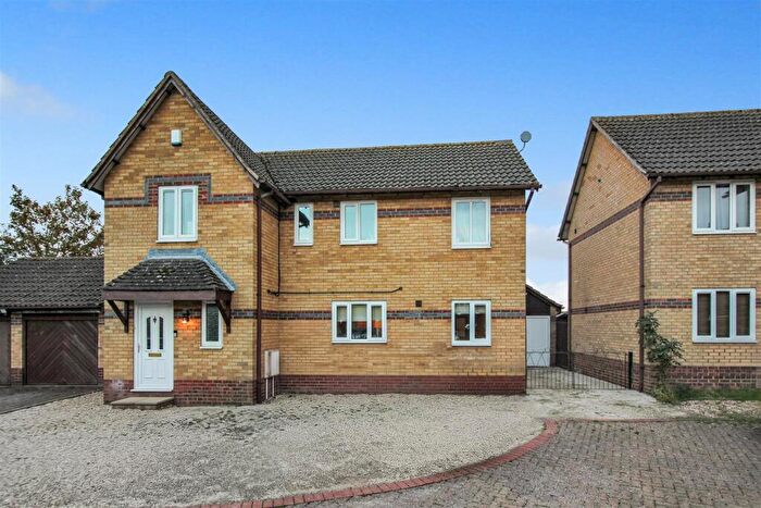 4 Bedroom Detached House To Rent In , Torville Crescent, Kettering, NN15