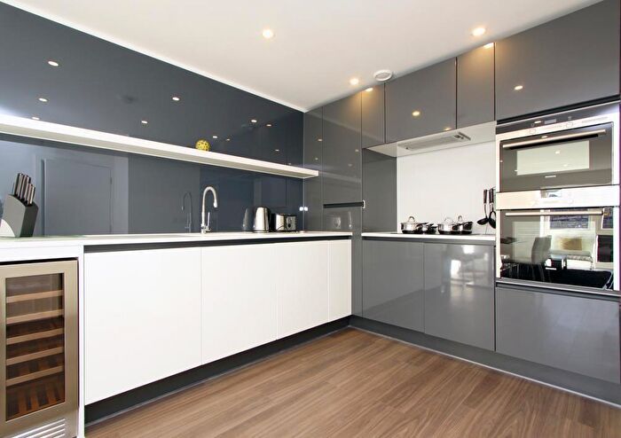 2 Bedroom Flat To Rent In Osborne House, Loxford Gardens, Highbury Park, N5