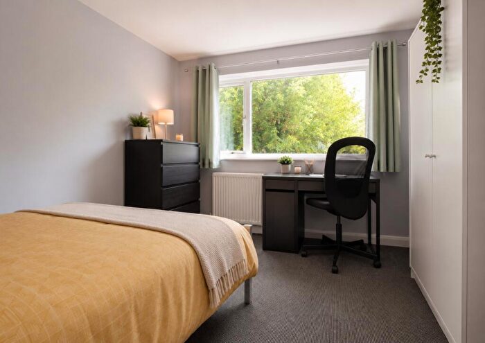5 Bedroom Terraced House To Rent In Bed Student Home - Downs Road, Canterbury, CT2