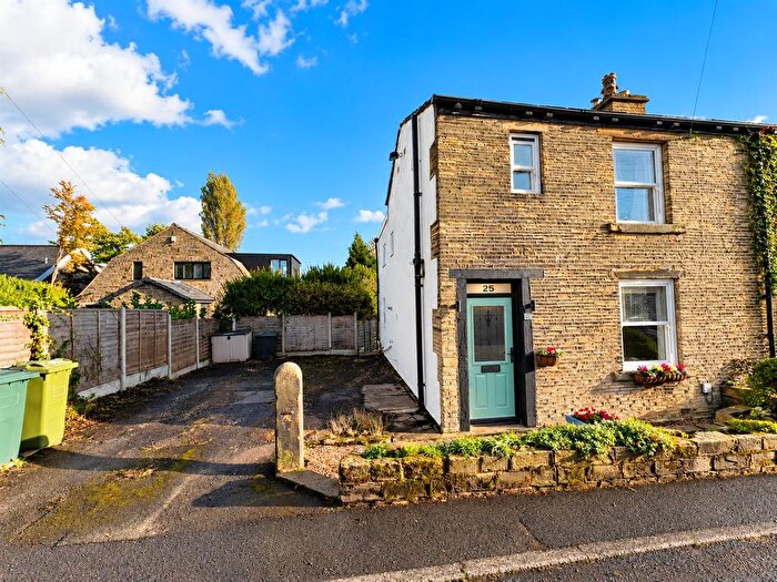 3 Bedroom End Of Terrace House For Sale In Hare Park Lane, Liversedge, WF15