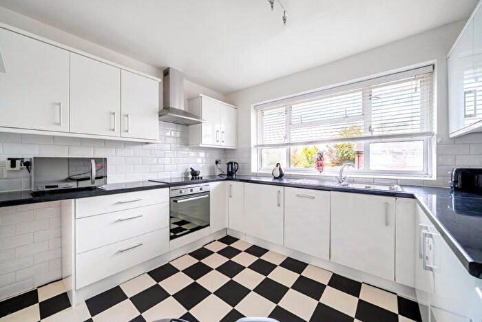 2 Bedroom Maisonette To Rent In Rushey Close, New Malden, KT3