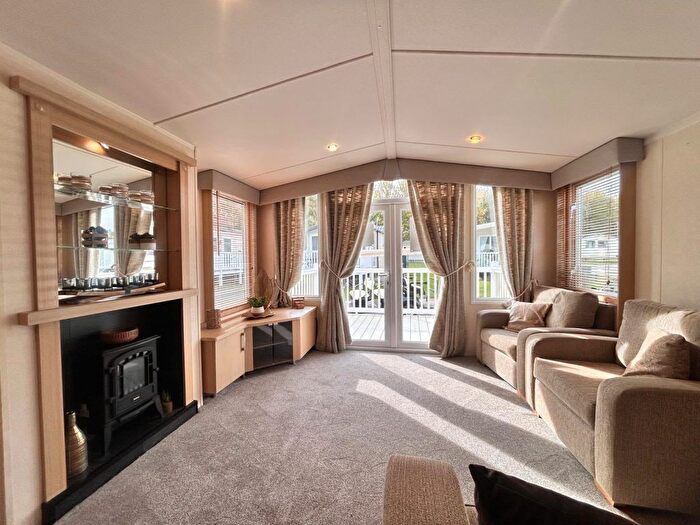 2 Bedroom Mobile/park Home For Sale In Corton, NR32