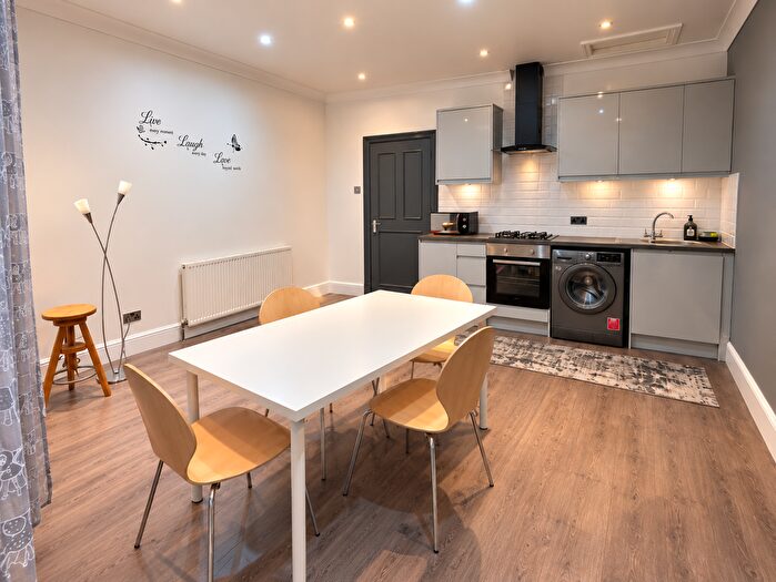 2 Bedroom Flat To Rent In Leytonstone, E11
