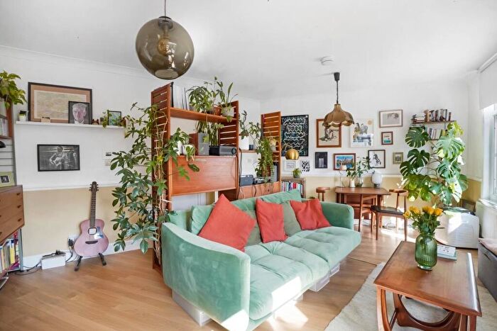 1 Bedroom Flat For Sale In Mantle Road, Brockley, London, SE4