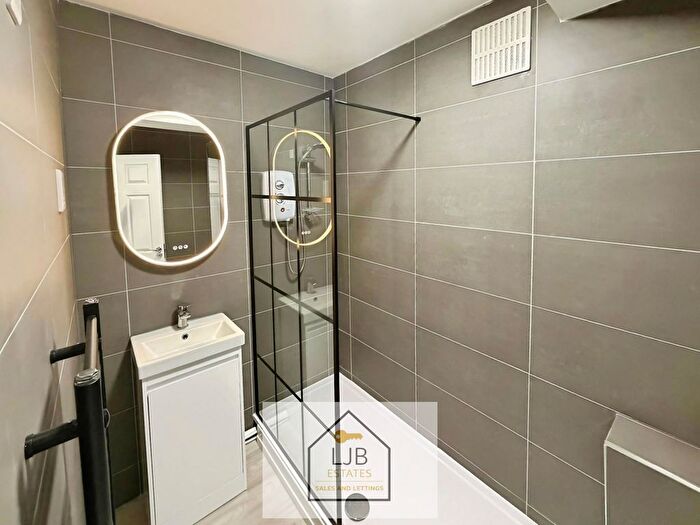 2 Bedroom Flat To Rent In Kenilworth Court, Coventry, CV3