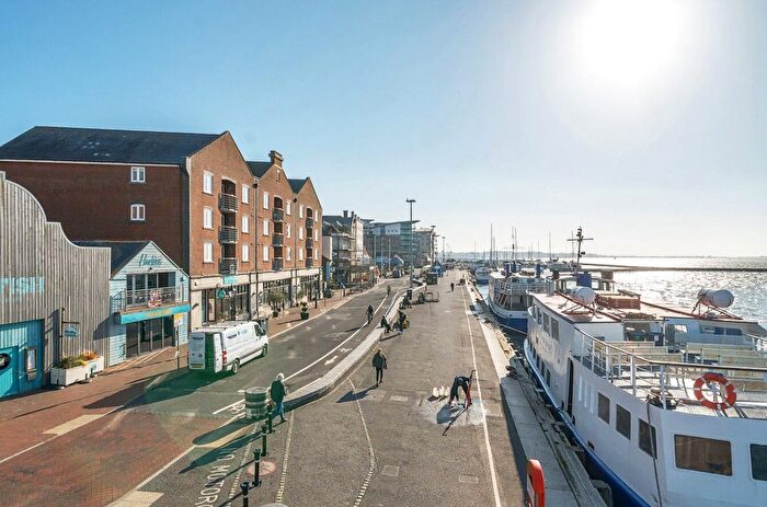 2 Bedroom Flat For Sale In The Quay, Poole, Dorset, BH15