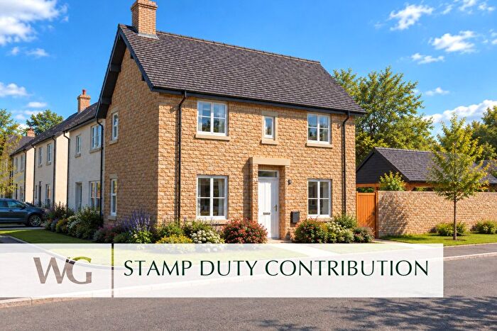 3 Bedroom End Of Terrace House For Sale In Barn Orchard, East Devon, EX24