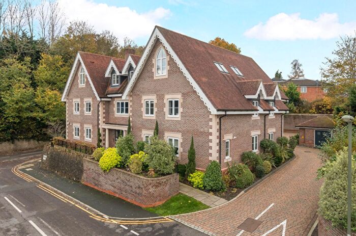 2 Bedroom Flat For Sale In Godalming, Surrey, GU7