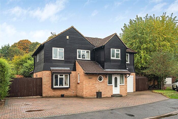 5 Bedroom Detached House For Sale In Fenwick Close, Woking, Surrey, GU21