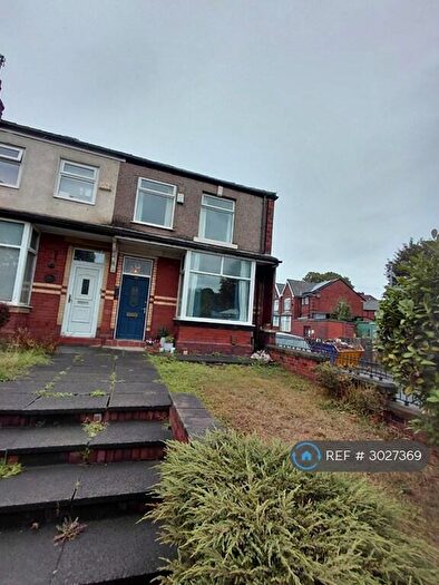 3 Bedroom End Of Terrace House To Rent In Broad Lane, Rochdale, OL16