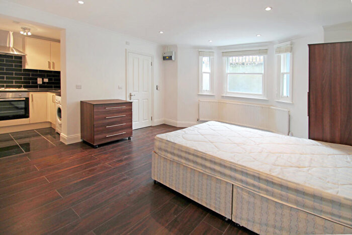 Apartment To Rent In Goulton Road, London, E5
