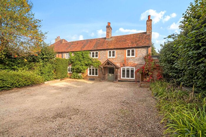 4 Bedroom Semi-Detached House For Sale In Bath Road, Newbury, RG14
