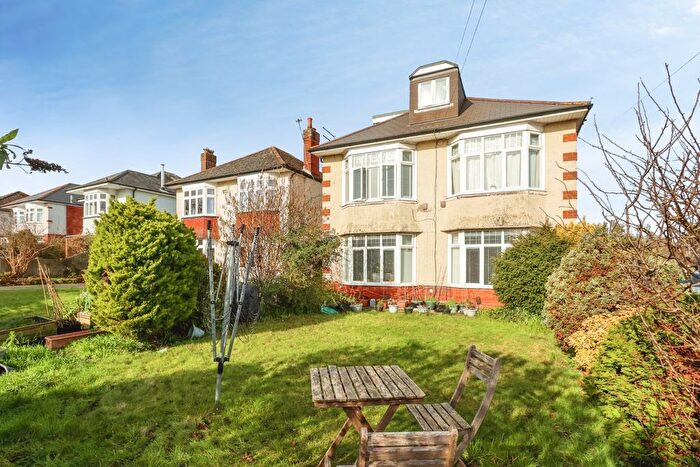 2 Bedroom Flat For Sale In Swanmore Road, Bournemouth, Dorset, BH7