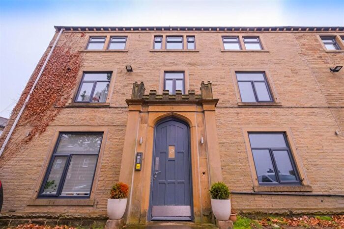 1 Bedroom Apartment For Sale In Balmoral Place, Halifax, HX1