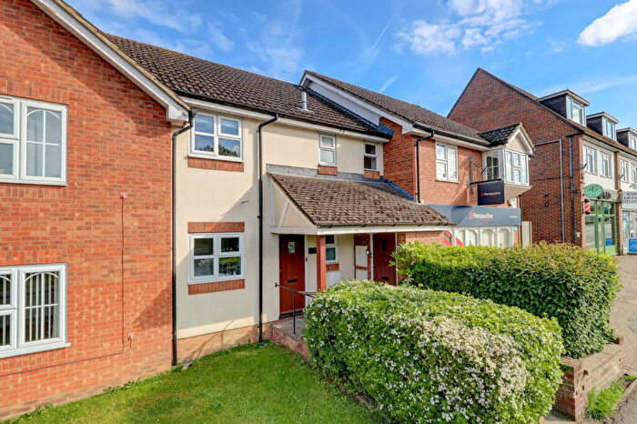 1 Bedroom Apartment To Rent In Pond Approach, Holmer Green, High Wycombe, Buckinghamshire, HP15
