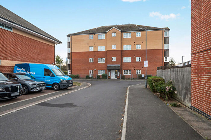 2 Bedroom Apartment For Sale In Sir Robert Mews, Slough, SL3