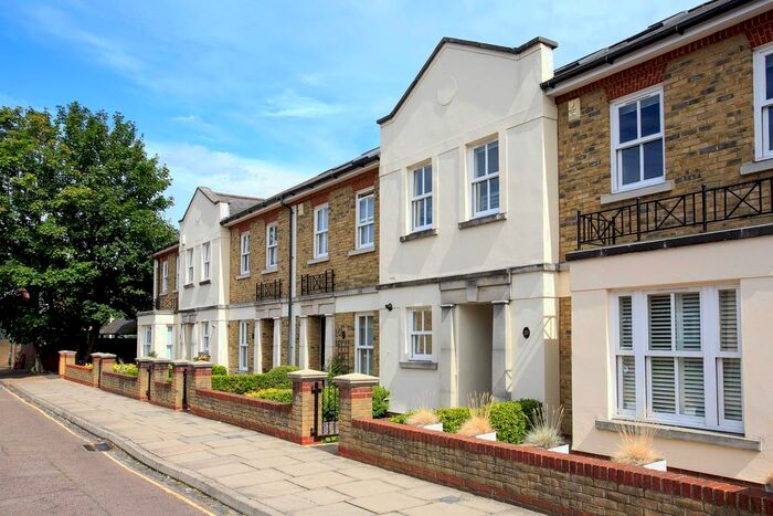 3 Bedroom End Of Terrace House To Rent In Beauchamp Road, Twickenham, TW1