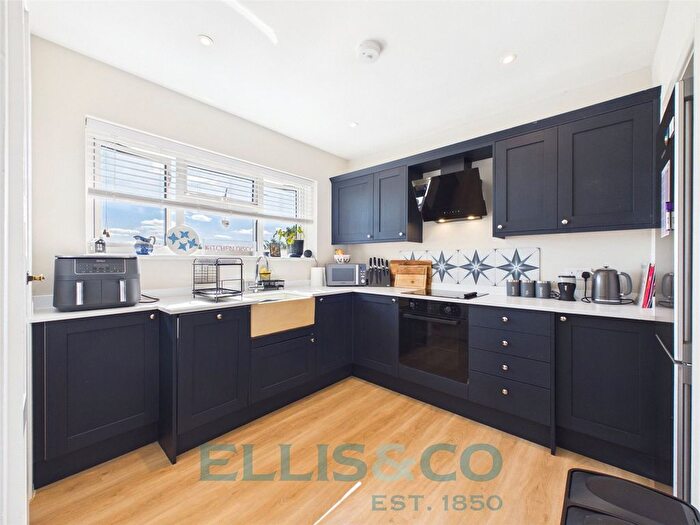 2 Bedroom Maisonette For Sale In Hartley Road, Cranbrook, Kent, TN17