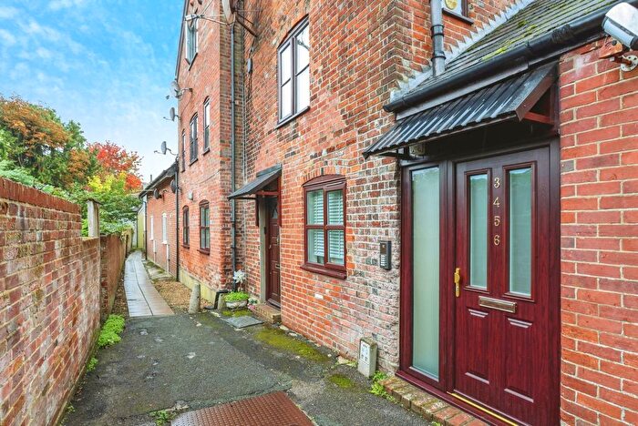 1 Bedroom Flat For Sale In Gooseberry Lane, Ringwood, Hampshire, BH24