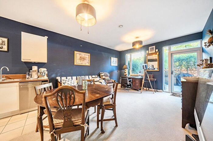 1 Bedroom Flat For Sale In Southern Row, London, W10