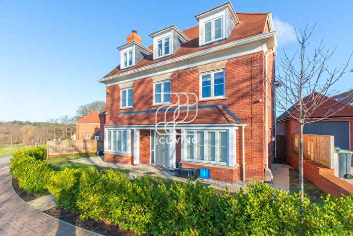 5 Bedroom Detached House To Rent In Whistler Drive Barnet, EN4
