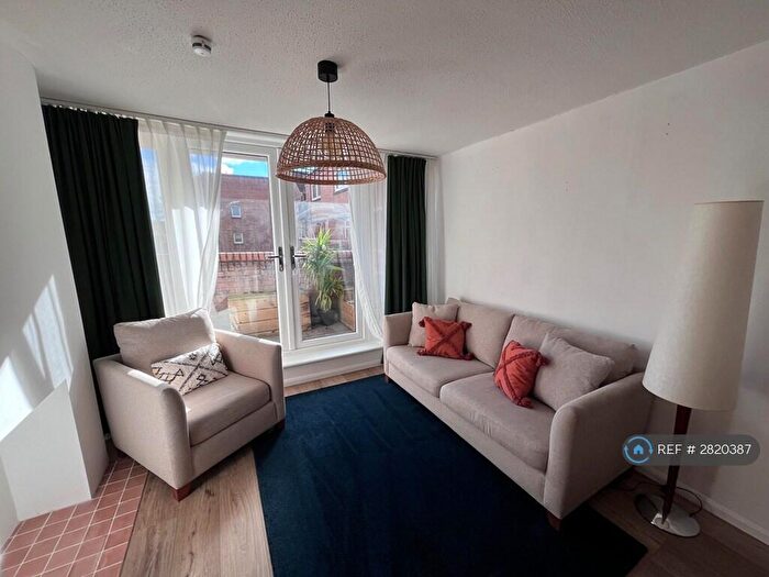 2 Bedroom Flat To Rent In Culloden Street, Glasgow, G31