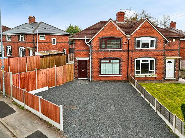 3 Bedroom Semi-Detached House To Rent In Hollemeadow Avenue, Bloxwich, WS3
