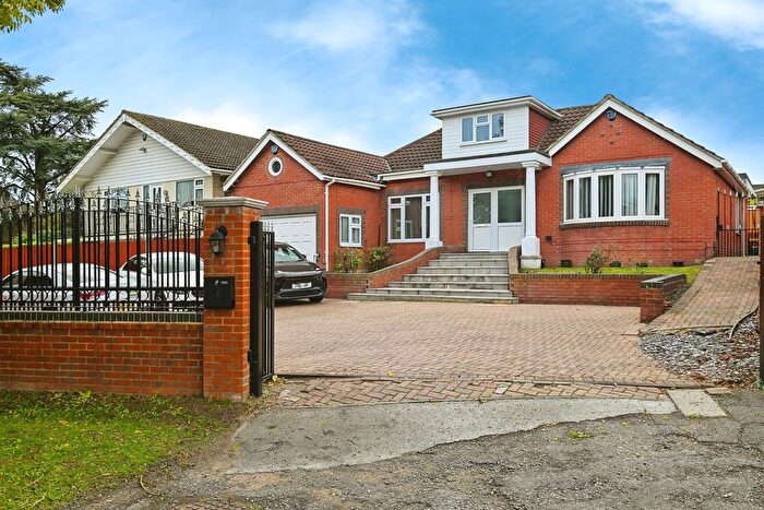 5 Bedroom Bungalow For Sale In Robin Hood Lane, Chatham, Kent, ME5