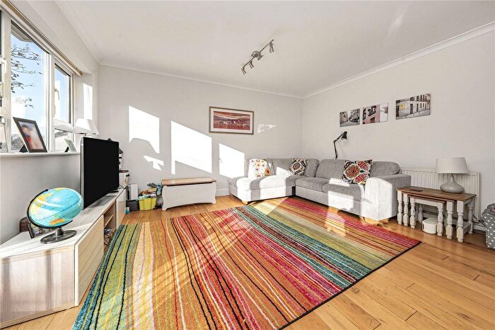 2 Bedroom Flat To Rent In Peldon Court, Richmond, TW9