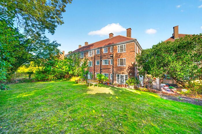 3 Bedroom Maisonette For Sale In Stonehills Court, College Road, SE21