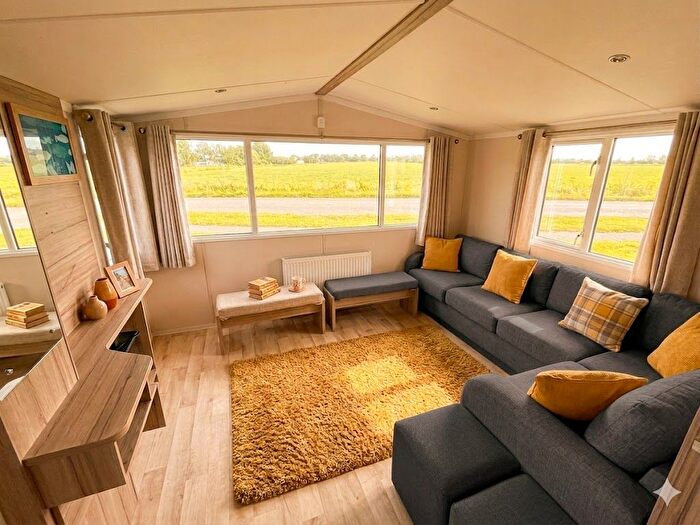 3 Bedroom Mobile/park Home For Sale In Llangyniew, Welshpool, SY21