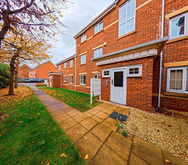 2 Bedroom Flat For Sale In Scott Street, Tipton, DY4