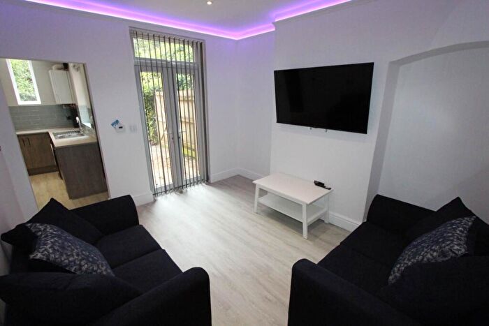 4 Bedroom Terraced House To Rent In Chestnut Street, Loughborough, LE11