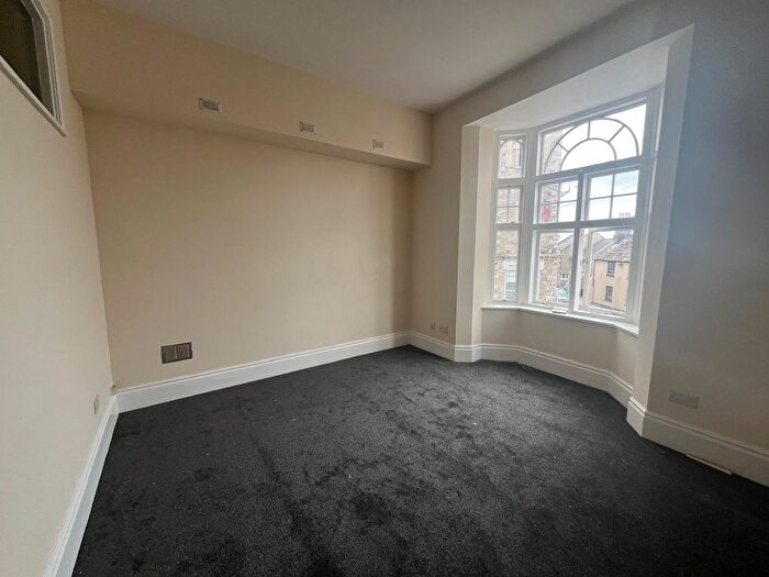1 Bedroom Flat To Rent In Commercial Street, Camborne, TR14
