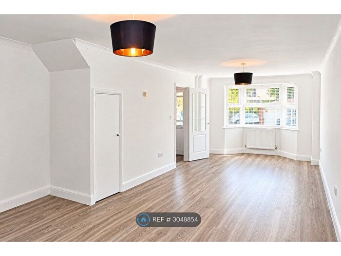 3 Bedroom Semi-Detached House To Rent In Stable Cottages, Guildford, GU1