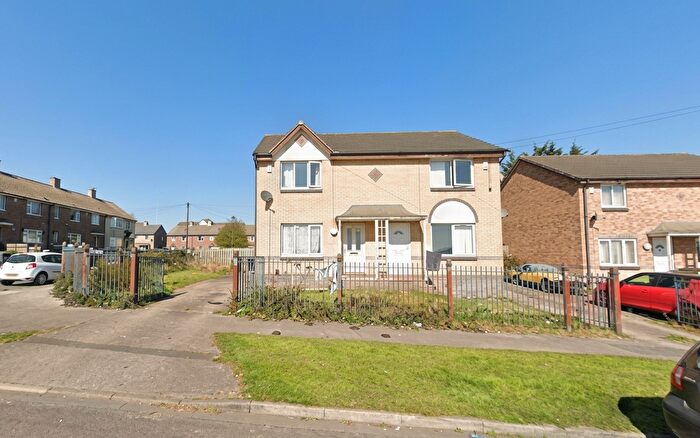 3 Bedroom Semi-Detached House To Rent In Eversley Drive, Bradford, BD4