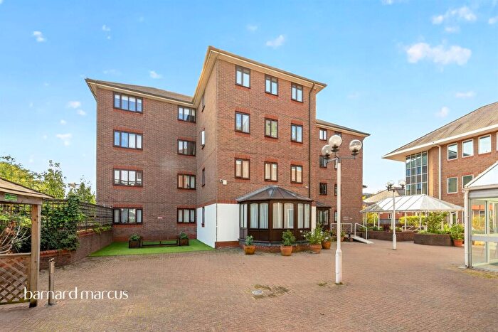 2 Bedroom Apartment For Sale In Upper High Street, Epsom, KT17