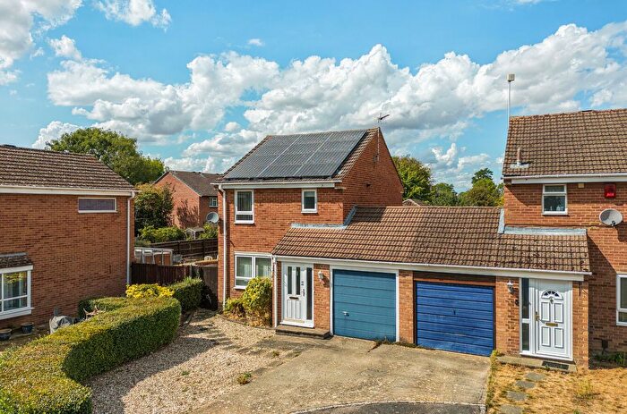 3 Bedroom Link Detached House For Sale In Chorefields, Kidlington, Oxfordshire, OX5