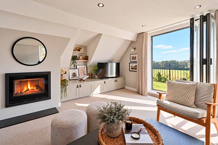 2 Bedroom Flat For Sale In Polsted Lane, Guildford, GU3