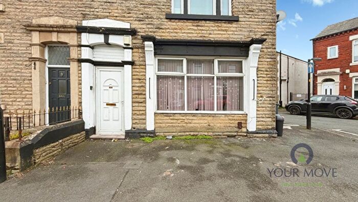 2 Bedroom Flat To Rent In Milnrow Road, Shaw, Oldham, Greater Manchester, OL2