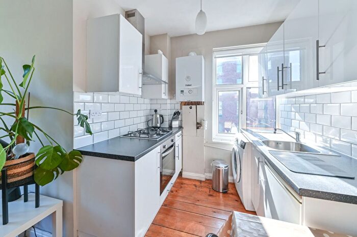 2 Bedroom Flat For Sale In Effra Court, Brixton, London, SW2