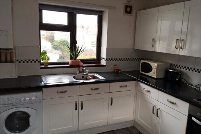 3 Bedroom Flat To Rent In Coburn Street Cardiff, CF24