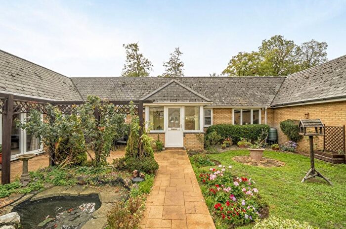 4 Bedroom Bungalow For Sale In Grange Way, Willington, MK44